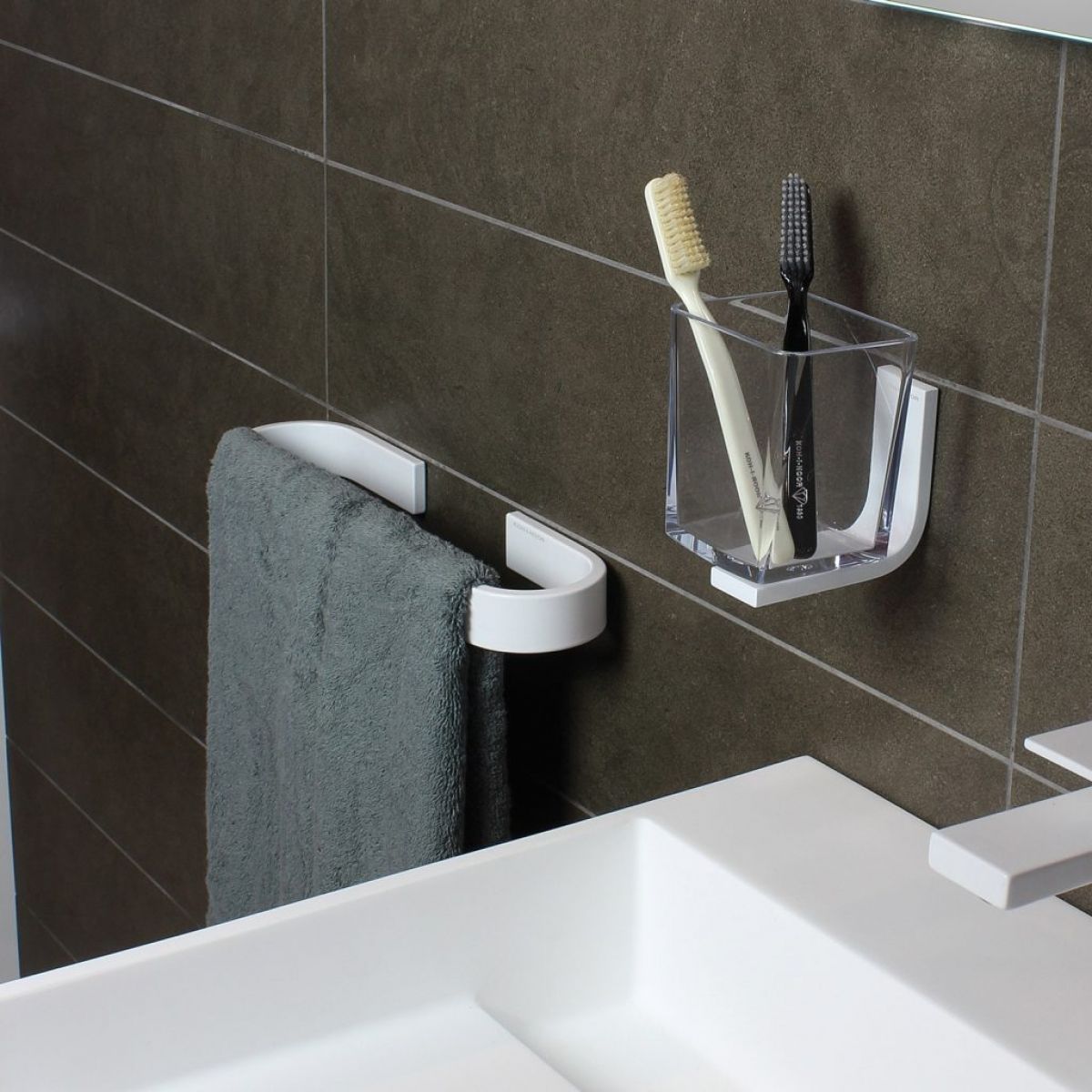 Placing the Towel Bars for Bathrooms at the Correct Height – Materia