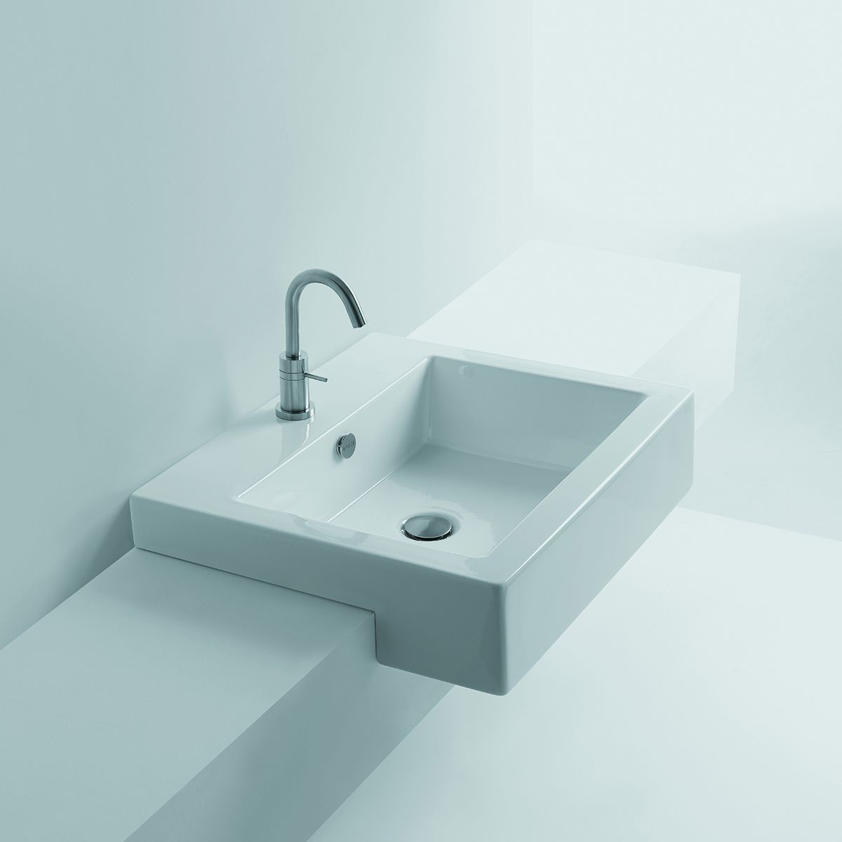 What is a Recessed Bathroom Sink? - Quad 61s