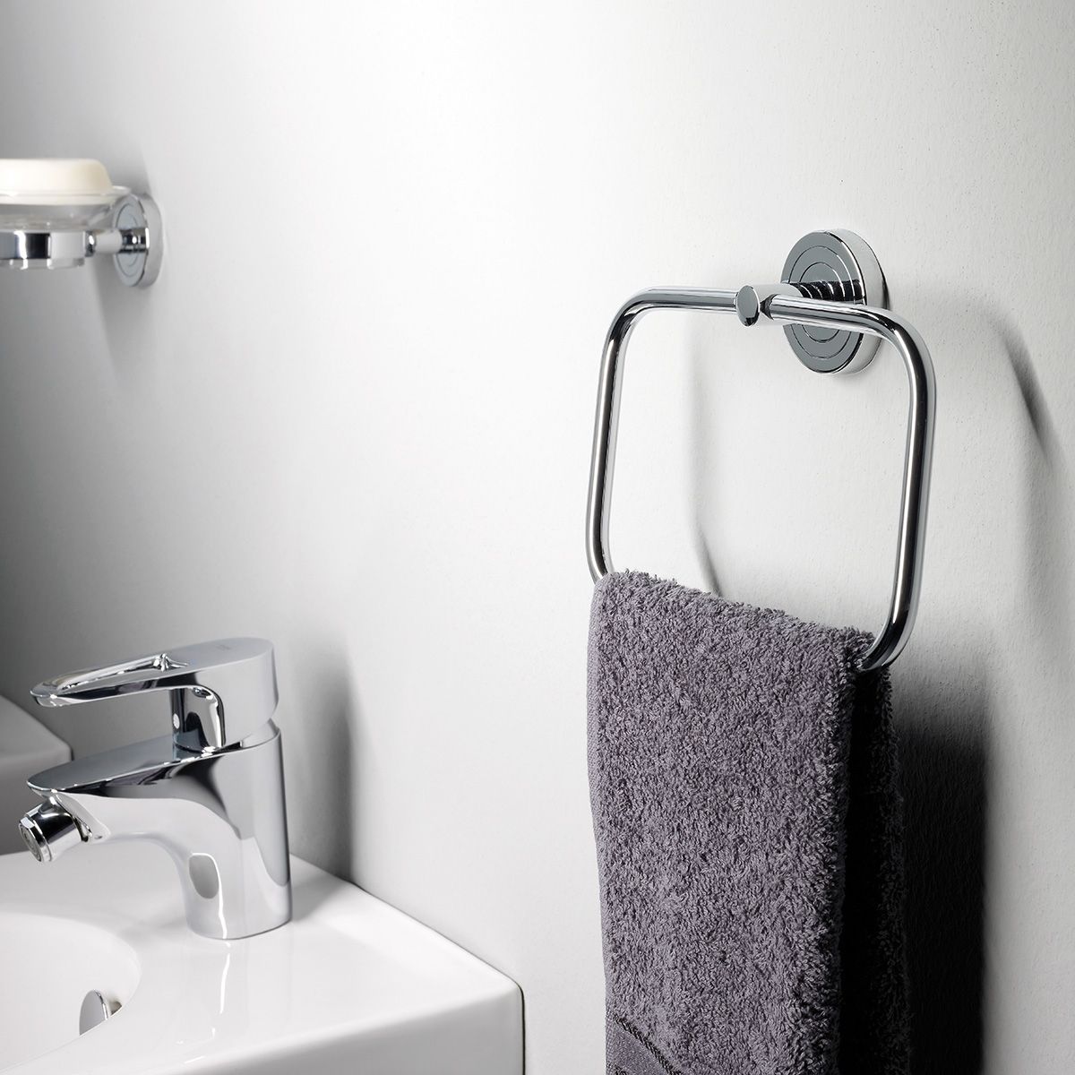 Combining Decor and Functionality in Bathroom Accessories